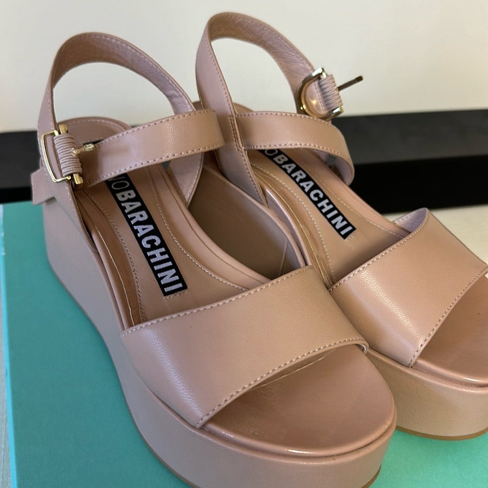 Luciano Barachini wedges in Napa nude.